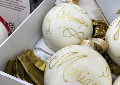 calligraphie boules de noël au bon marché animation